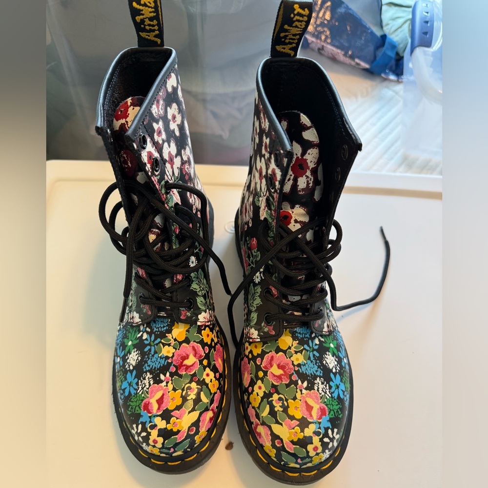 Floral Doc Martens. Like new.